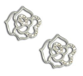 Brinco folheado a prata em forma de flor com strass